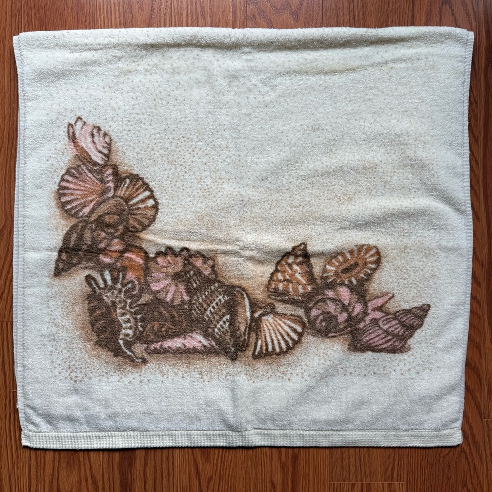 VTG Bath Towel - Seashell Design - Springmaid - Made In The USA